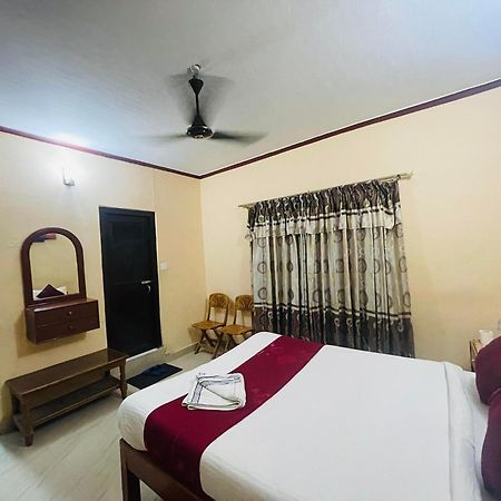 Hotel Peace Ganga Inn Pokhara Buitenkant foto