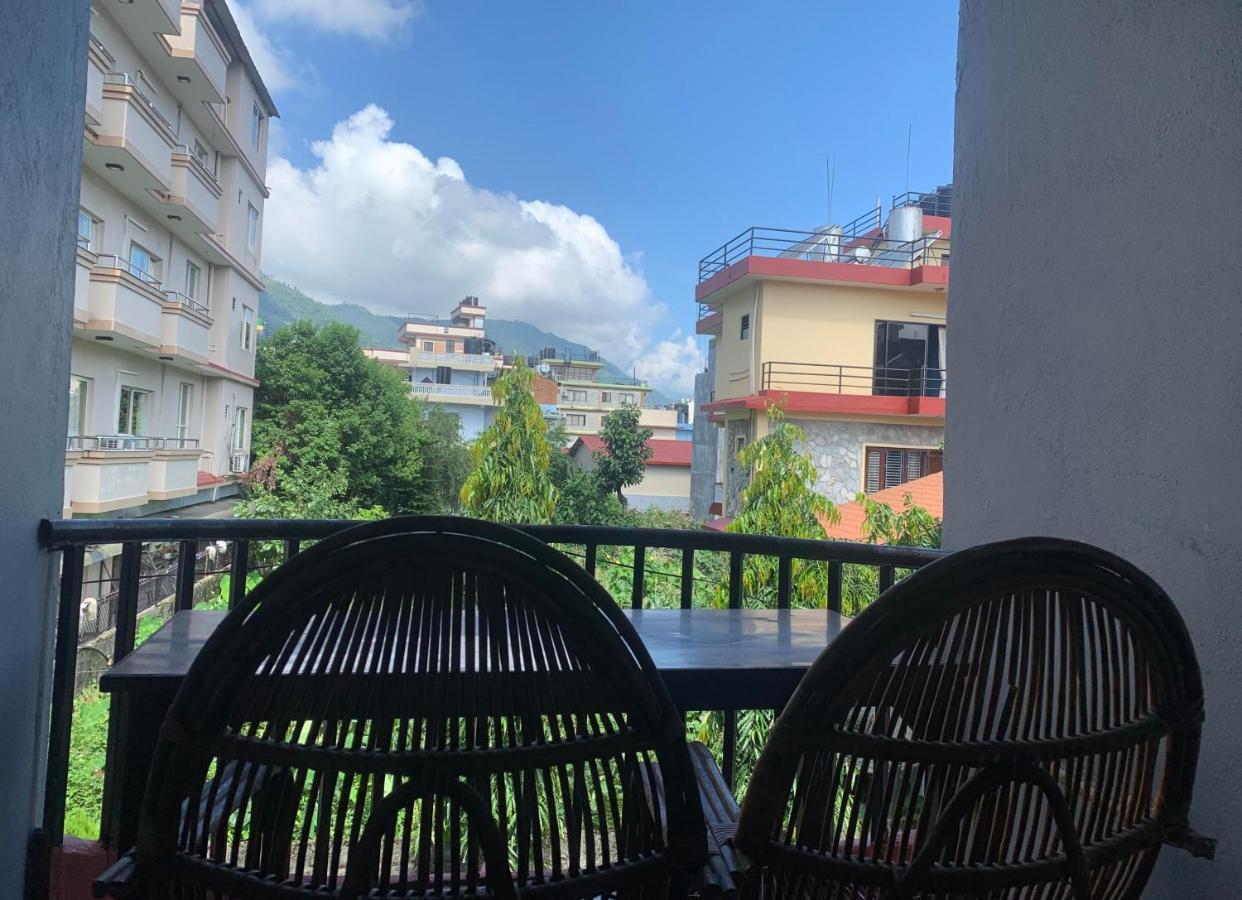 Hotel Peace Ganga Inn Pokhara Buitenkant foto