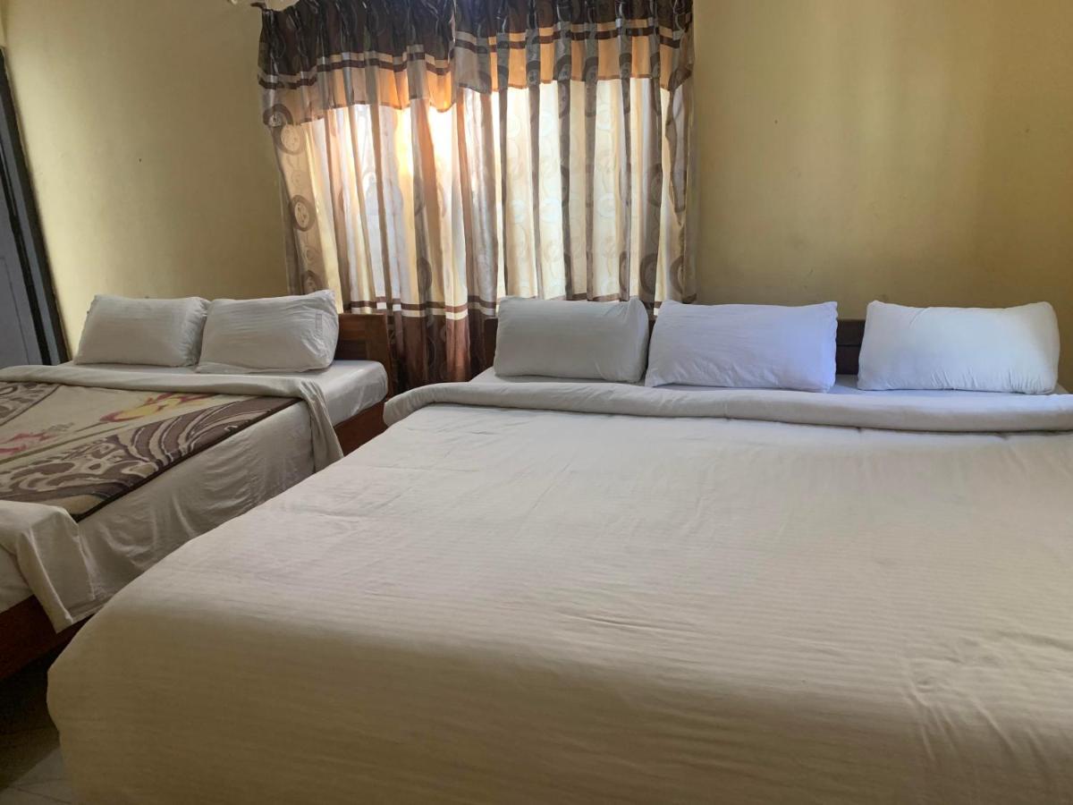 Hotel Peace Ganga Inn Pokhara Buitenkant foto
