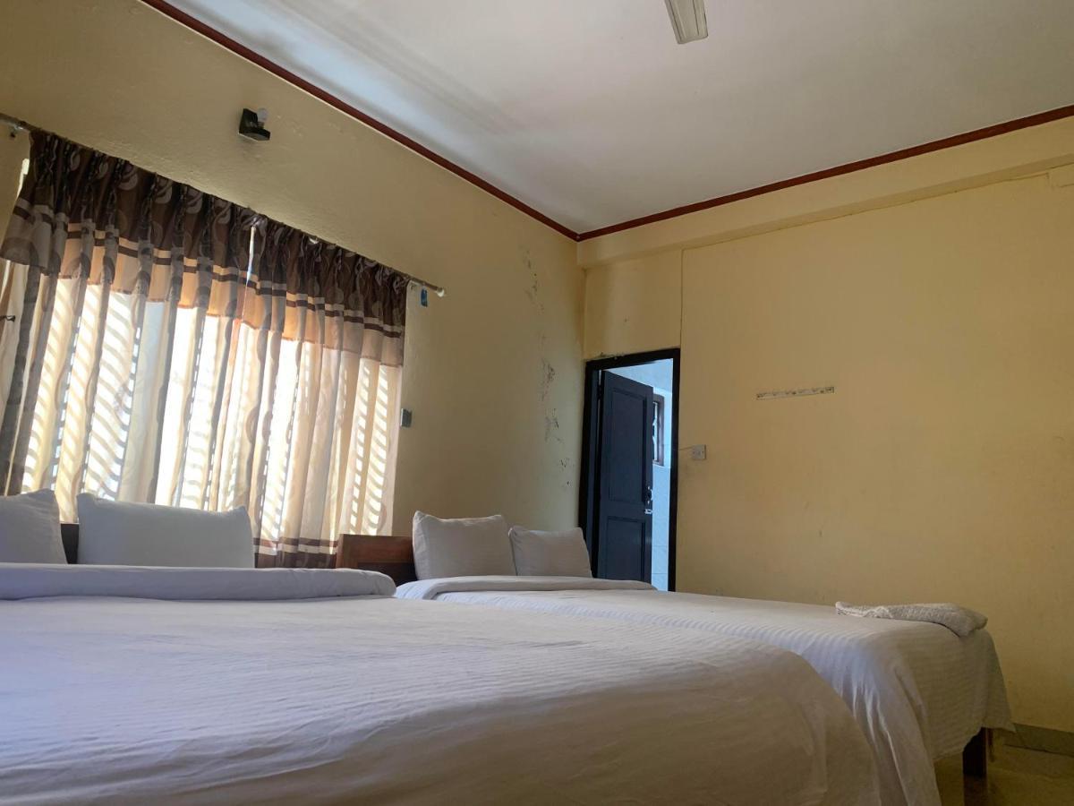 Hotel Peace Ganga Inn Pokhara Buitenkant foto
