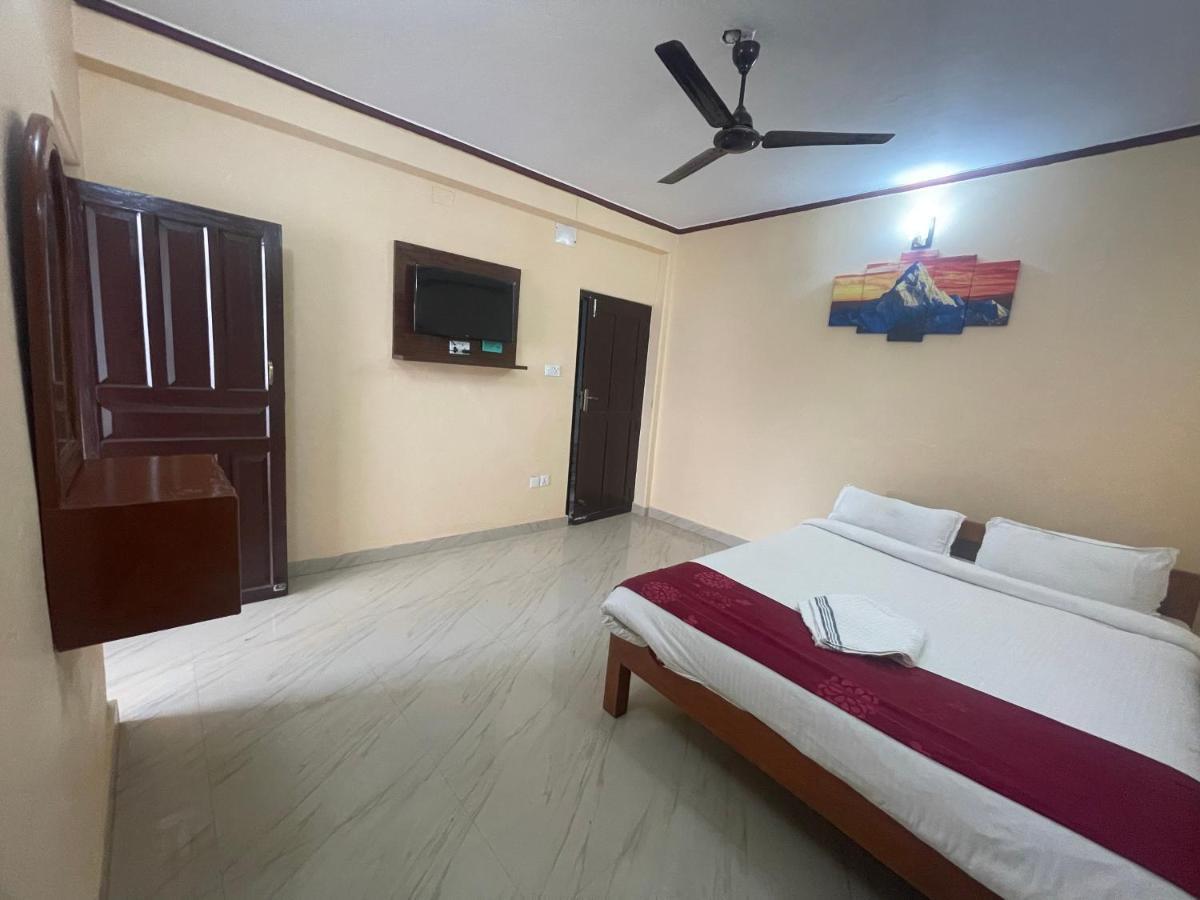 Hotel Peace Ganga Inn Pokhara Buitenkant foto