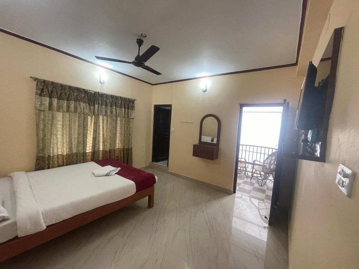 Hotel Peace Ganga Inn Pokhara Buitenkant foto