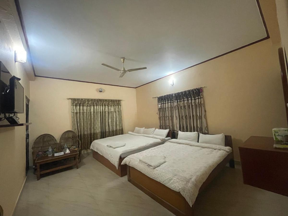 Hotel Peace Ganga Inn Pokhara Buitenkant foto