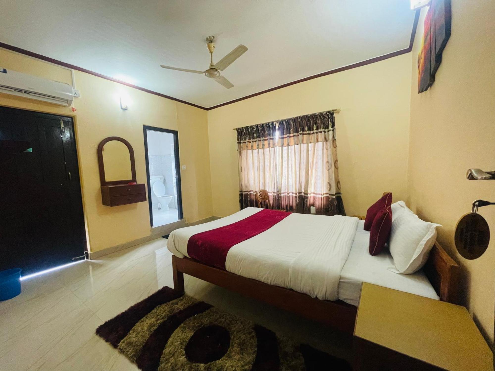 Hotel Peace Ganga Inn Pokhara Buitenkant foto