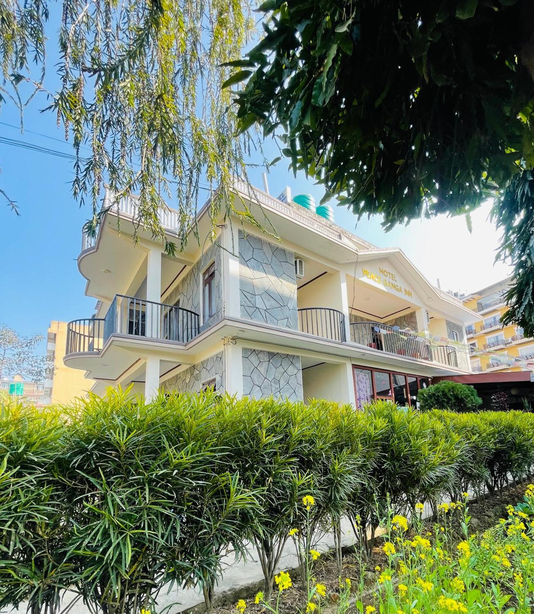 Hotel Peace Ganga Inn Pokhara Buitenkant foto
