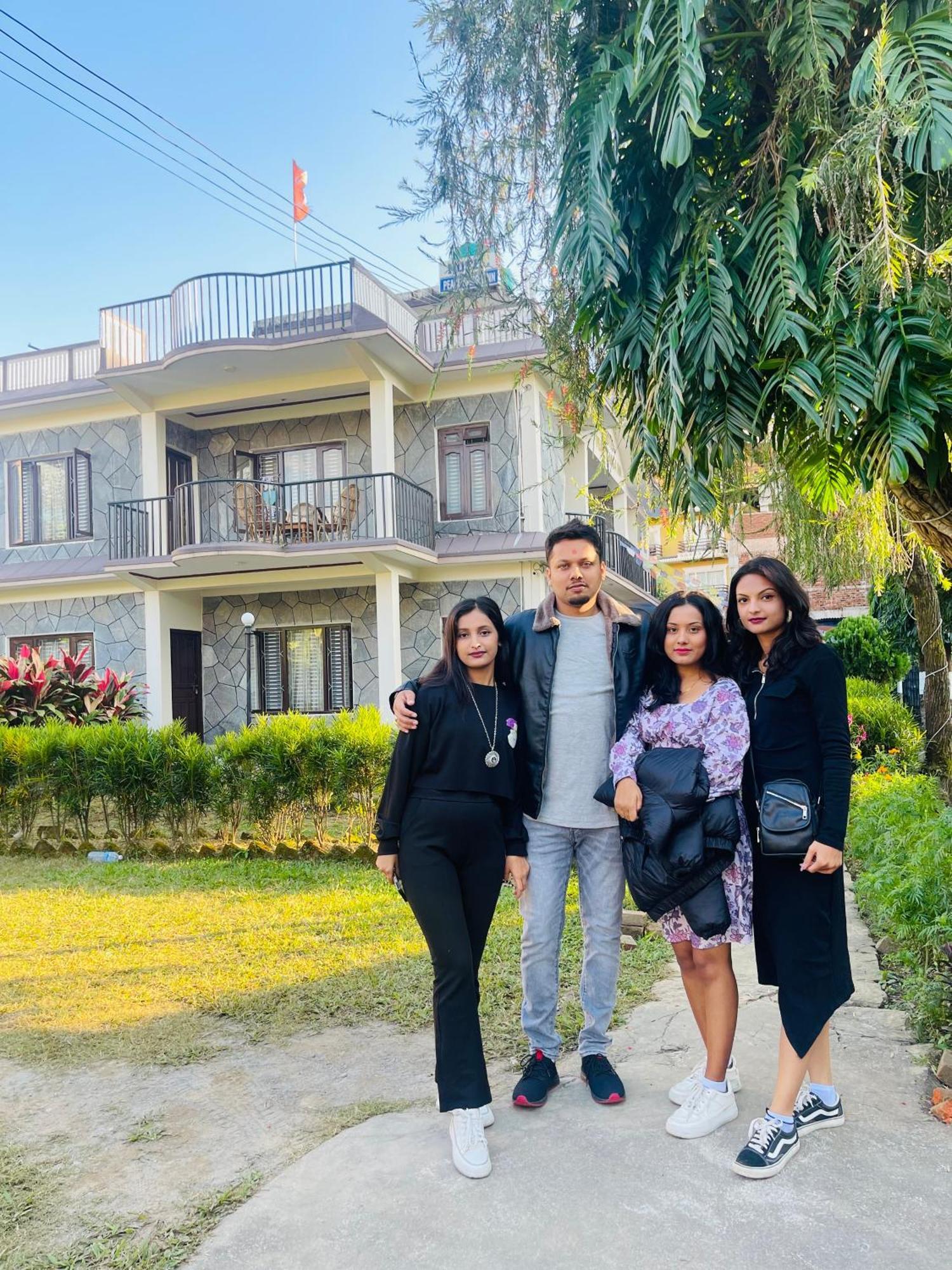 Hotel Peace Ganga Inn Pokhara Buitenkant foto