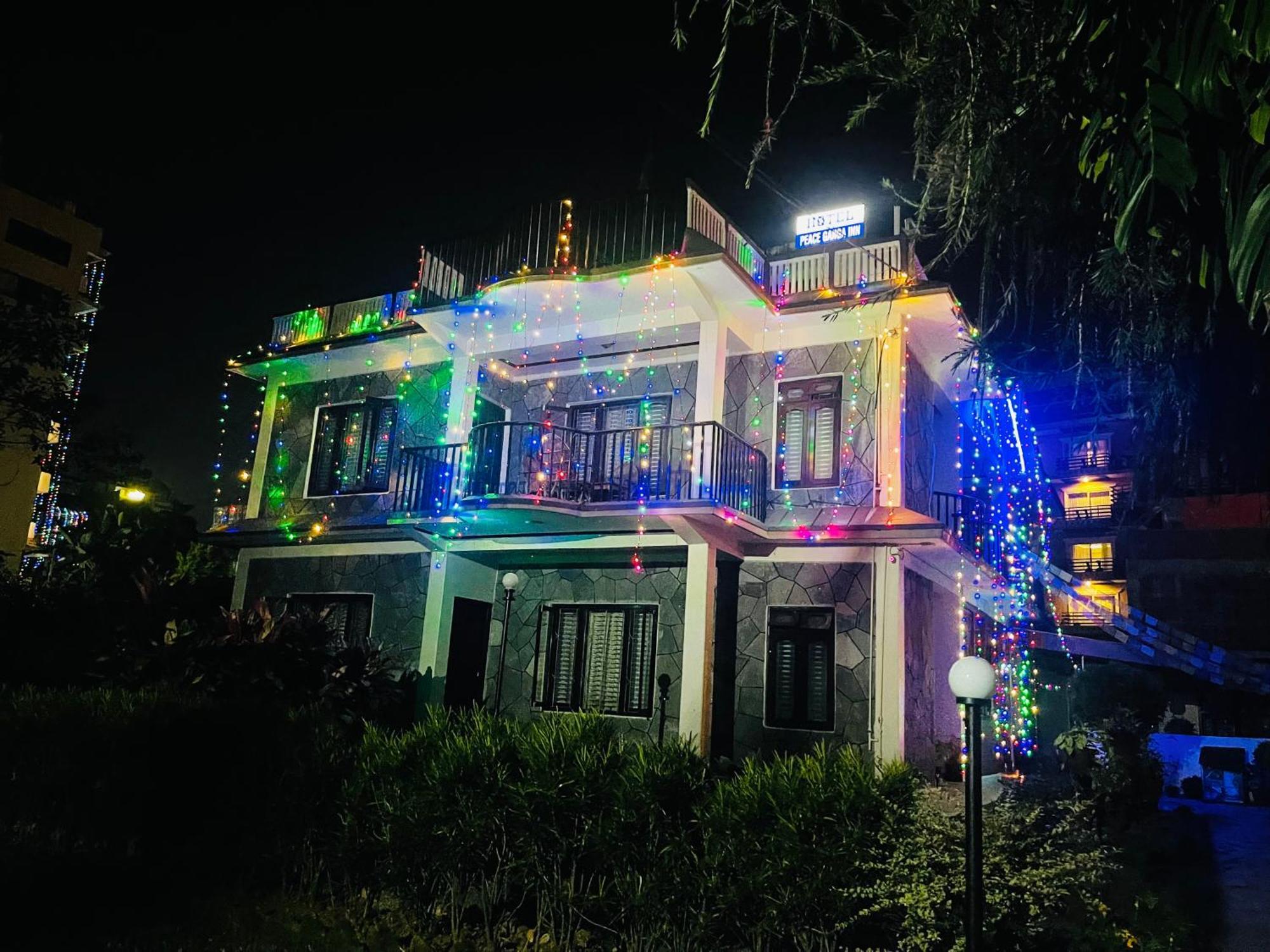 Hotel Peace Ganga Inn Pokhara Buitenkant foto