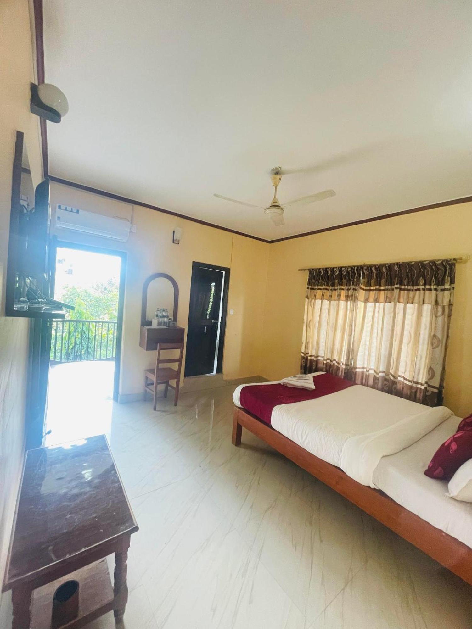 Hotel Peace Ganga Inn Pokhara Buitenkant foto